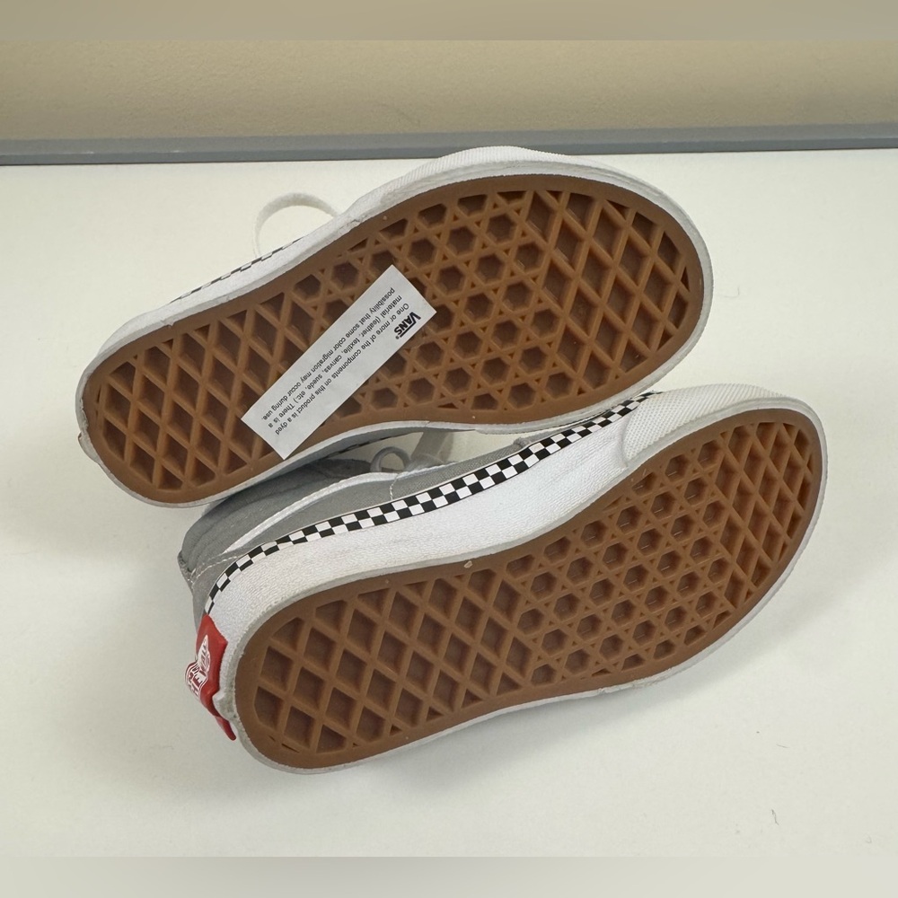 Vans Kids Sk8-Hi Shoe I’m gray with black checkered accent - Picture 6 of 6